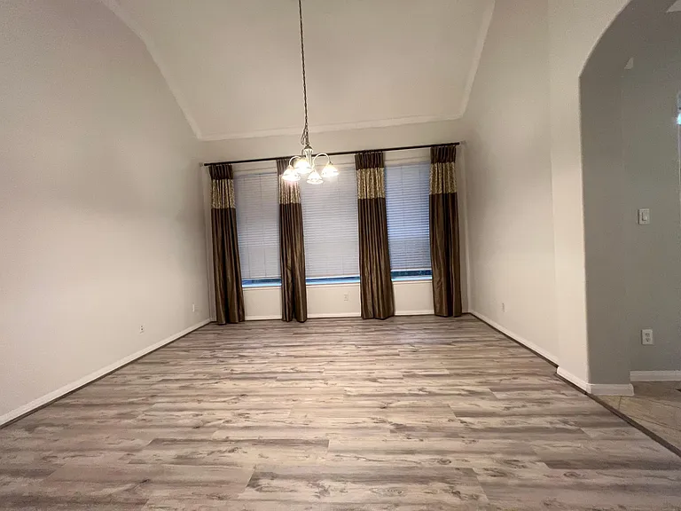 2502 N Yorkchase Ln — Photo 18