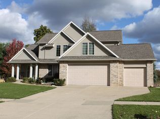 13697 Cottonwood Dr, Dewitt, MI 48820