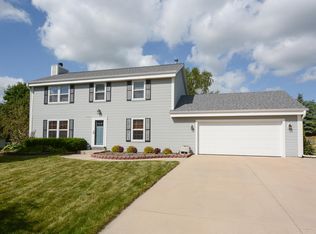 1020 Eton Ct, Hartland, WI 53029