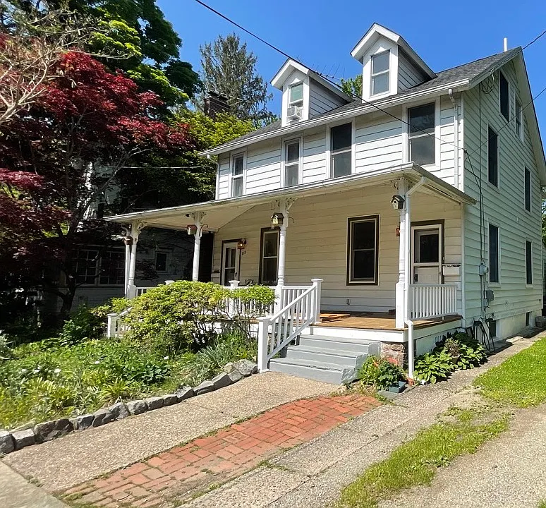 212 Mannion Ave