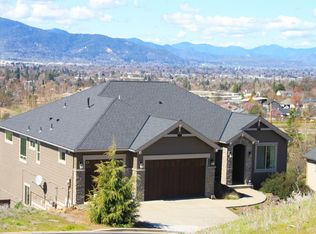 548 W La Strada Cir, Medford, OR 97504