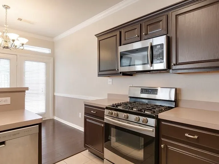 615 Regency Dr — Photo 23