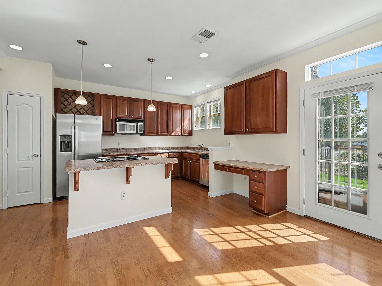 2 bed, 2.5 bath, 1297 sqft, $2,450 — Photo 3