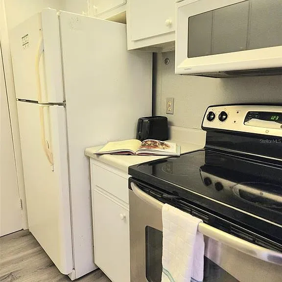 3249 Beneva Rd #204 — Photo 41