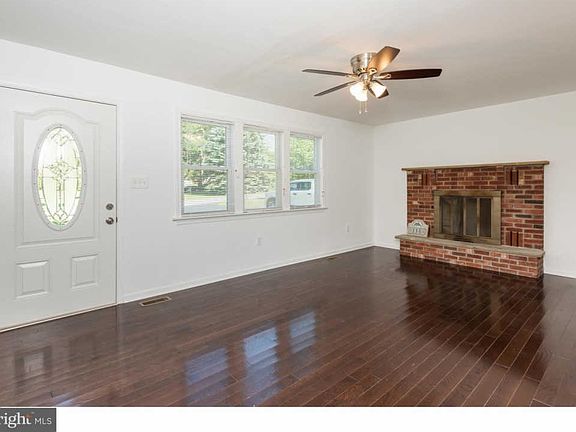 2nd image of 118 Huntington Cir