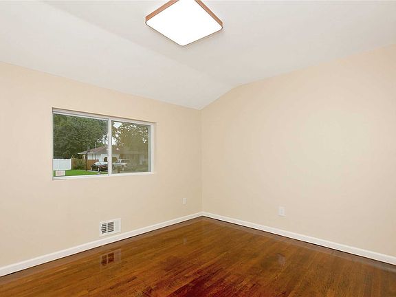 3rd image of 36 King Ave