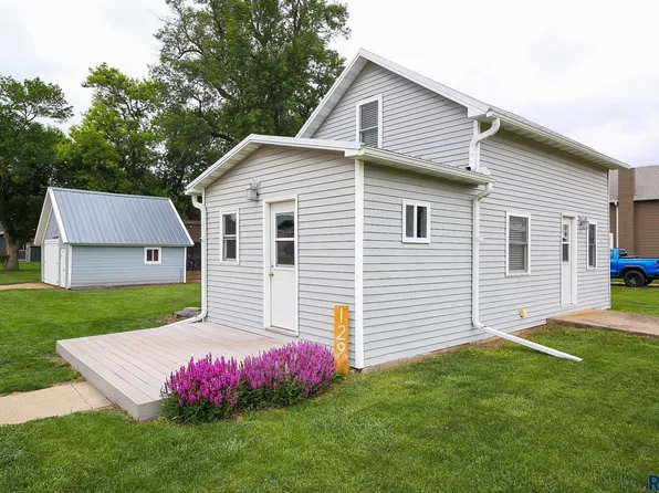 129 S Main Ave, Colman, SD 57017