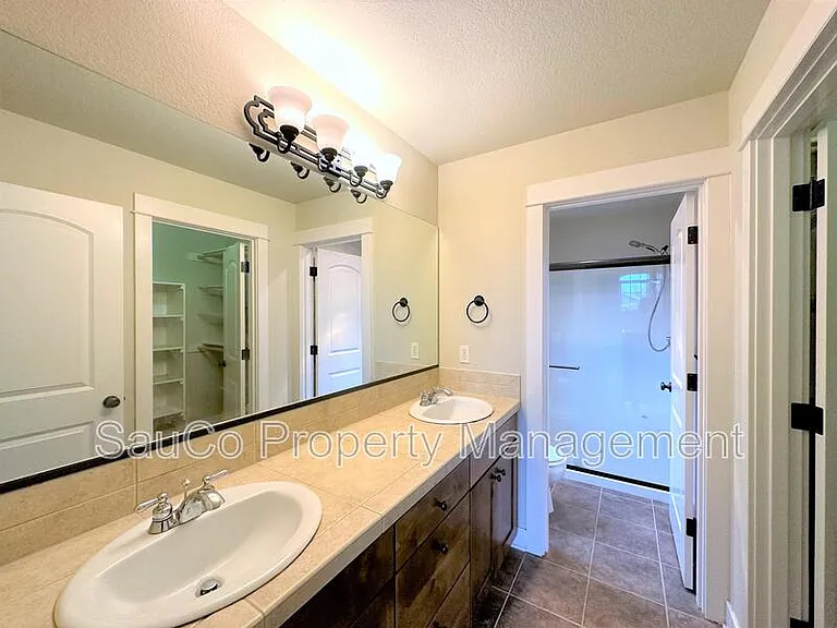 727 NE 65th Ct — Photo 22