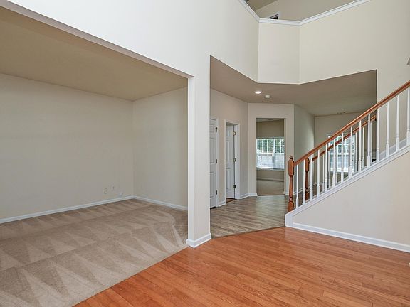 4th image of 17 Jordan Crest Ct