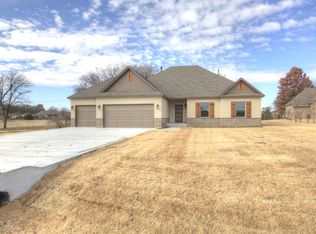 21796 S Summit Trl, Claremore, OK 74019