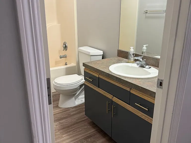 1115 Harney St — Photo 32