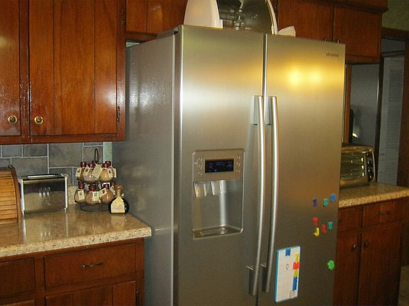 3rd image of 409 Meyer Dr