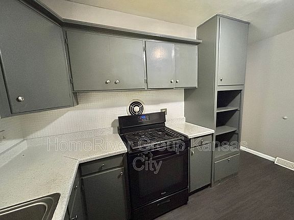 5th image of 8101 E 99th Ter