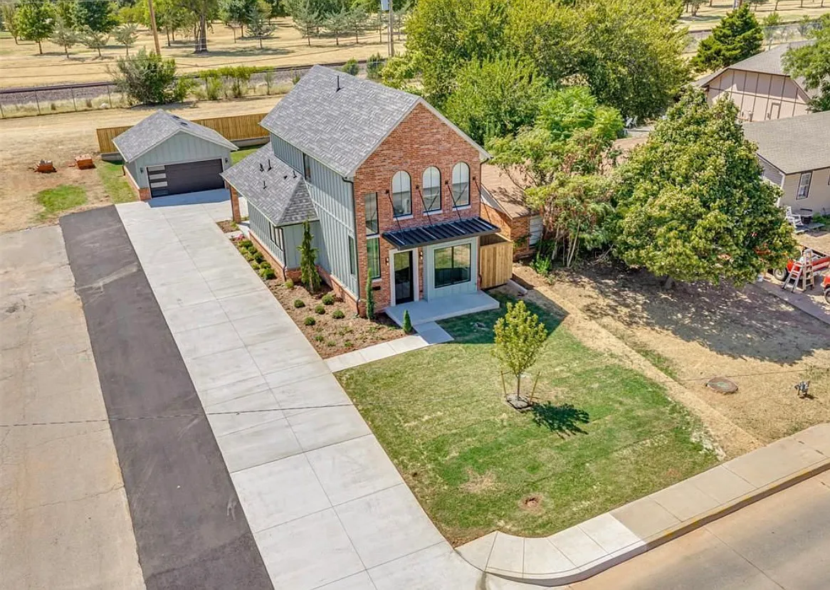4 bed, 1908 sqft, $5,000 — Photo 4