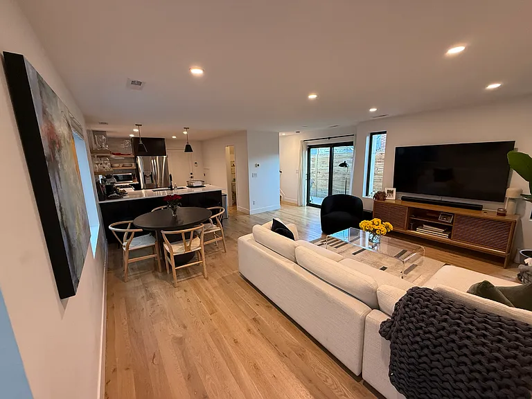1406 Zenobia St — Photo 3