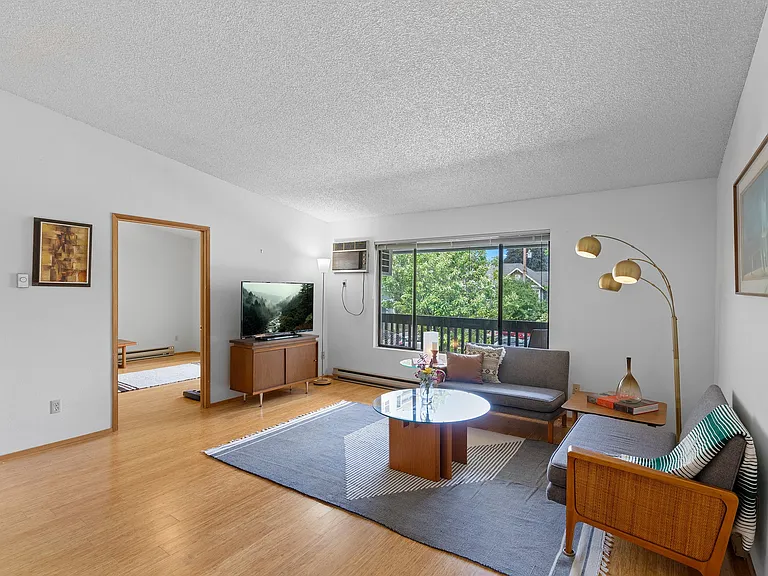 1727 NE Multnomah St #14 — Photo 1