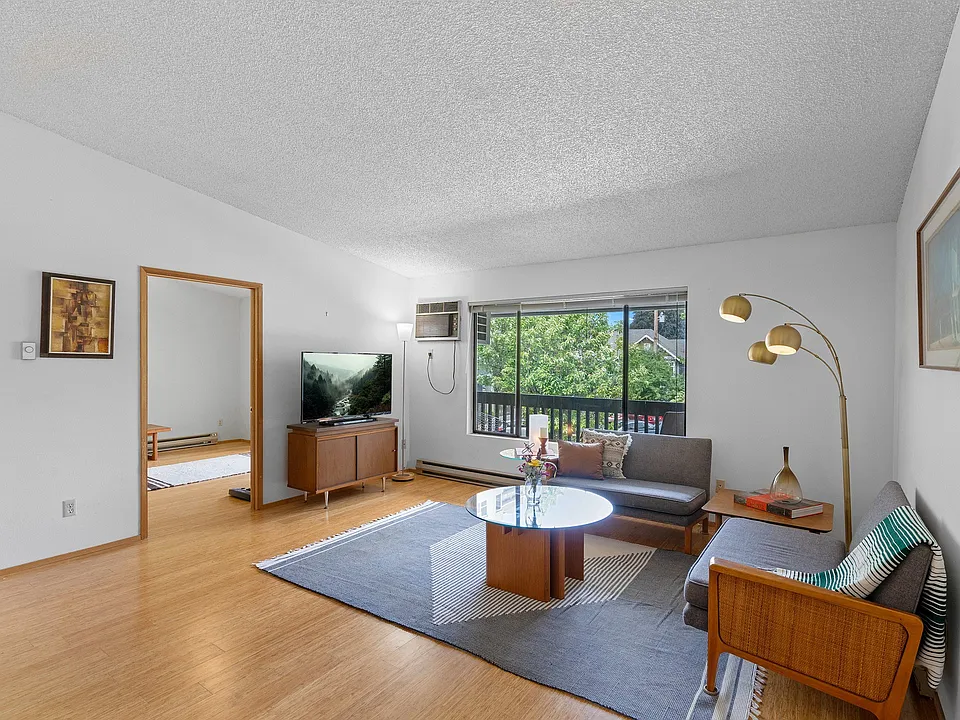1727 NE Multnomah St #14