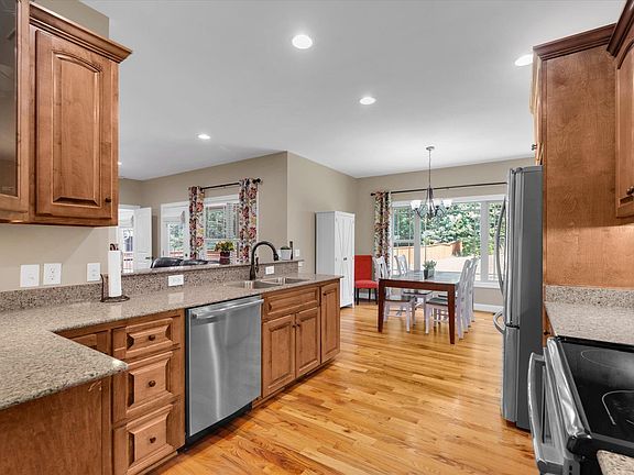 3rd image of 310 Puckett Mill Dr