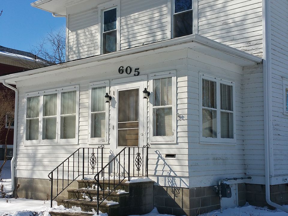 1st image of 605 5th Ave NE
