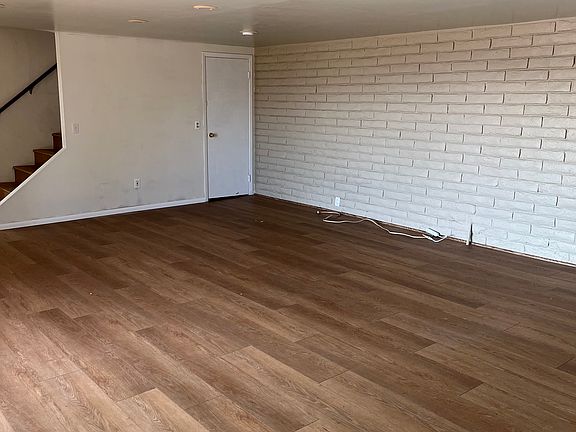 Living/dining combo area