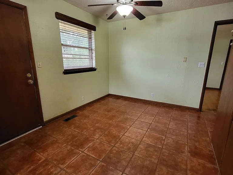 1417 Hollywood Ave — Photo 5
