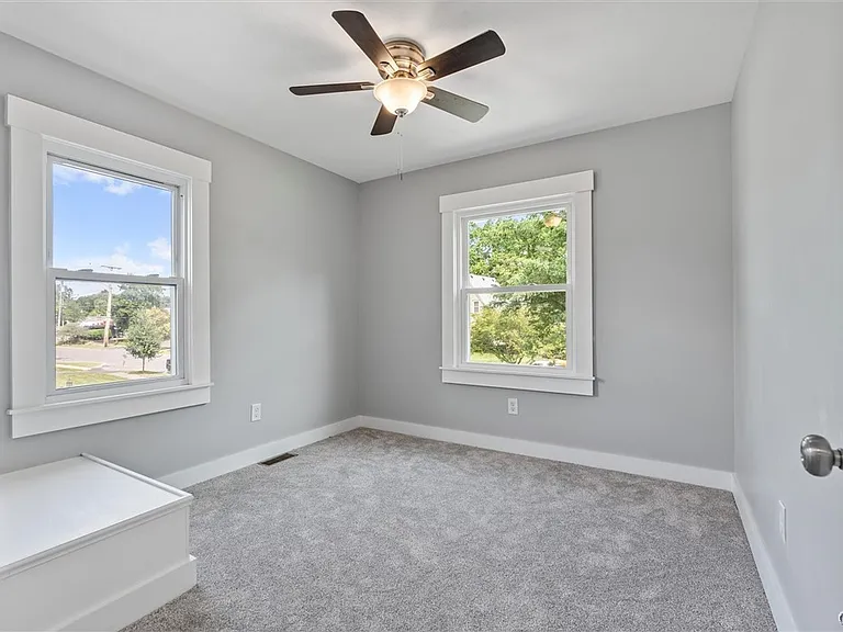106 Wellington Rd — Photo 25