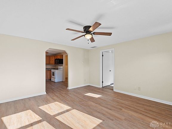 5th image of 3033 Muriel Ave
