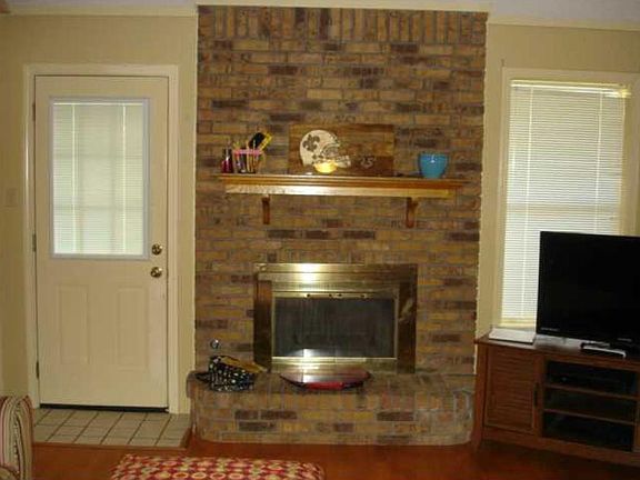 2nd image of 2520 Spruce Dr