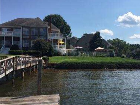2nd image of 17605 Spinnakers Reach Dr