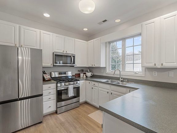 4th image of 1131 Rustic Willow Ln