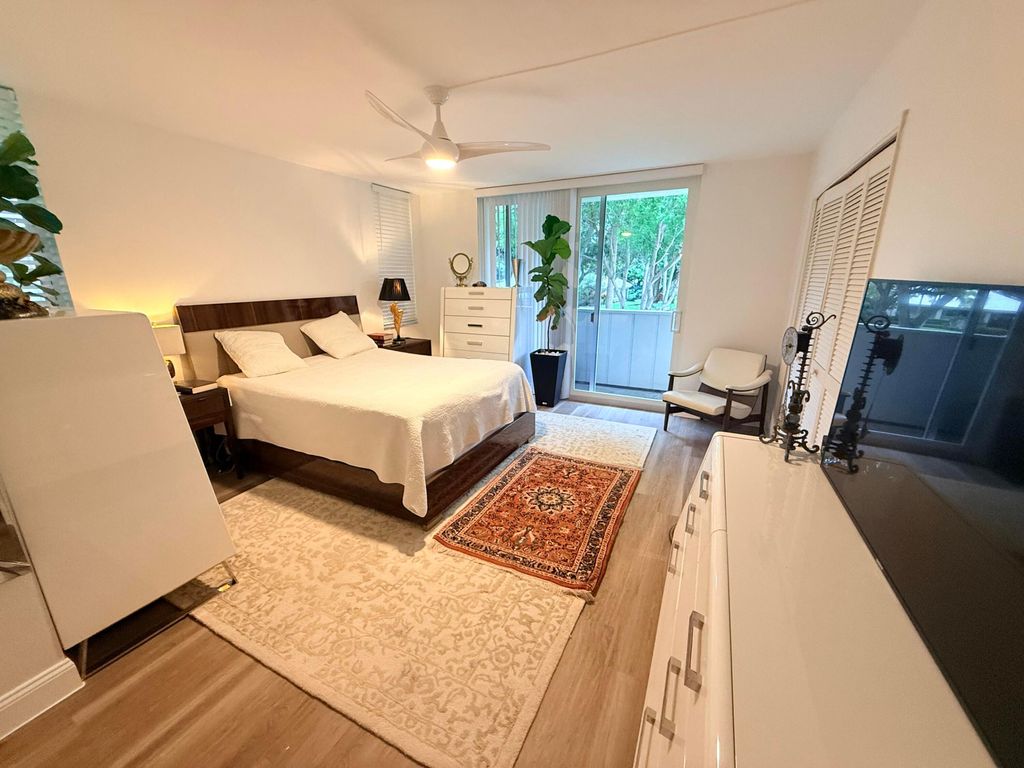 907 Cypress Terrace #201, photo 9