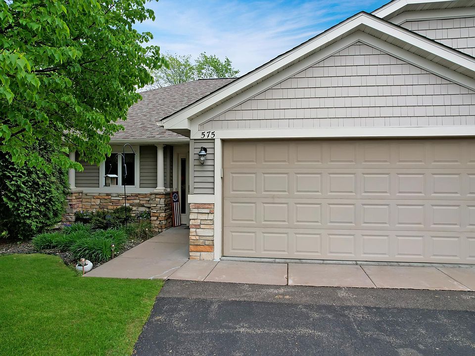 1st image of 575 Williamsburg Pl