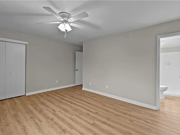 811 S Grosvenor Ct — Photo 6