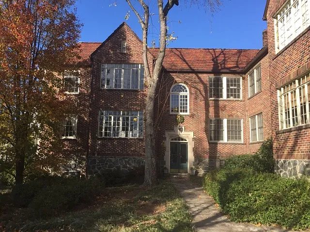 2 bed, 1111 sqft, $2,050 — Photo 2