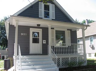 921 69th St, Kenosha, WI 53143