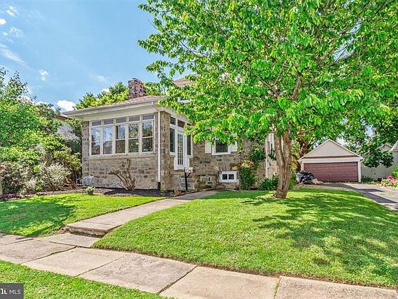 3rd image of 3721 Berry Ave