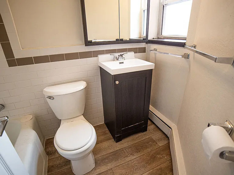 3431 Dupont Ave S — Photo 13