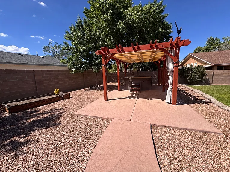 9701 Tapatio Dr NW — Photo 27