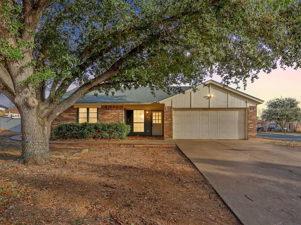 1415 Clearfield Dr, Cleburne, TX 76033