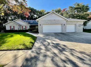 1043 Catalpa Dr, O'Fallon, IL 62269