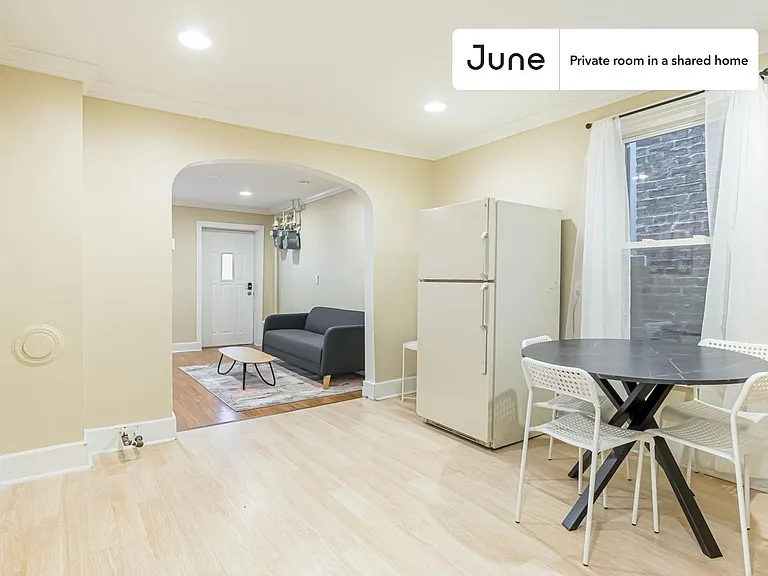 1639 W Superior St #C — Photo 9