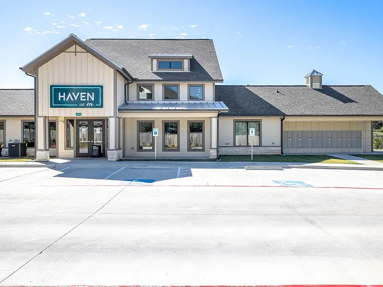 Leasing Office and Mailboxes