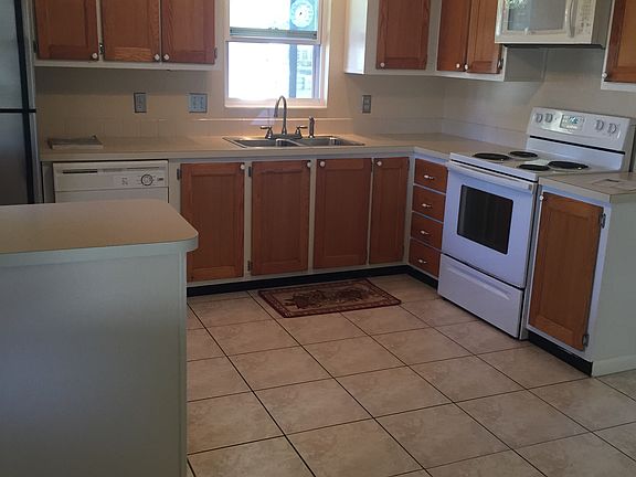 3rd image of 1525 E Schwartz Blvd