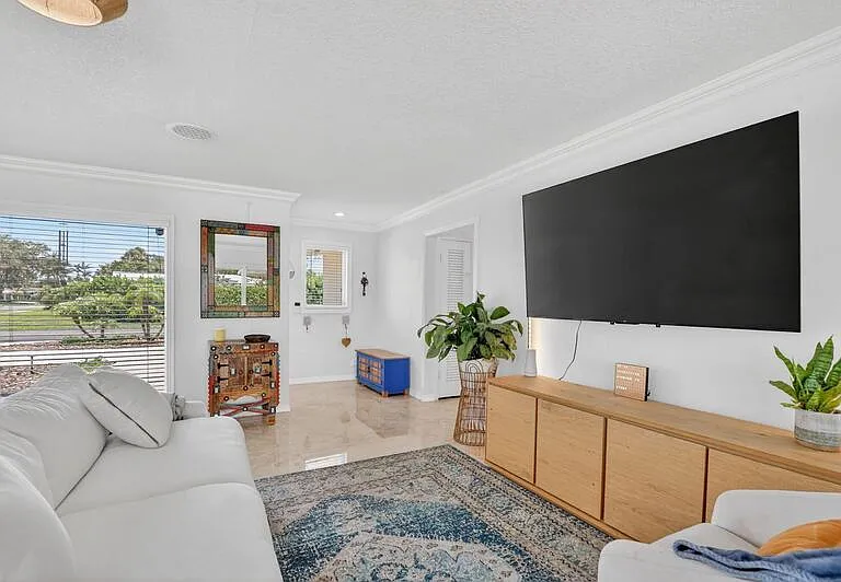 424 SW 7th Way — Photo 12