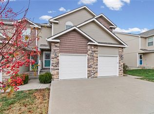 221 N Pointe Ln, Raymore, MO 64083