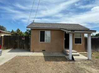 1148 S Umbrella St, Dinuba, CA 93618
