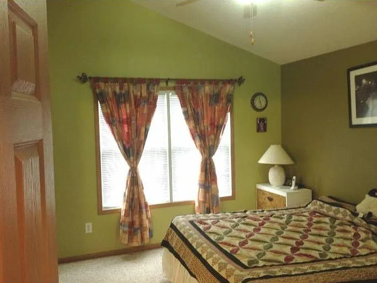 Huge Beautiful Master Bed with lots of light and Cathedral c