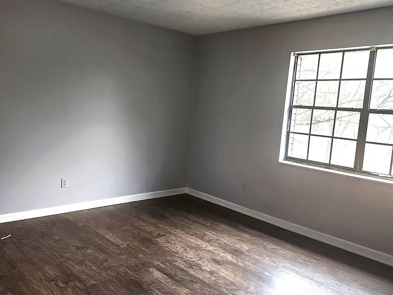6572 Sleepy Hollow Ln — Photo 11