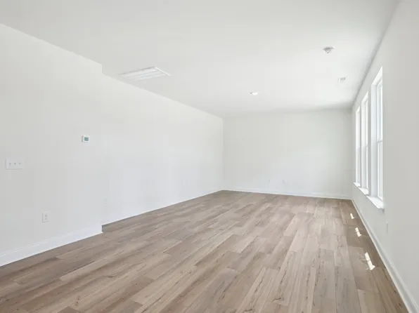 1052 Bolton Pointe Dr, Zebulon, NC 27597