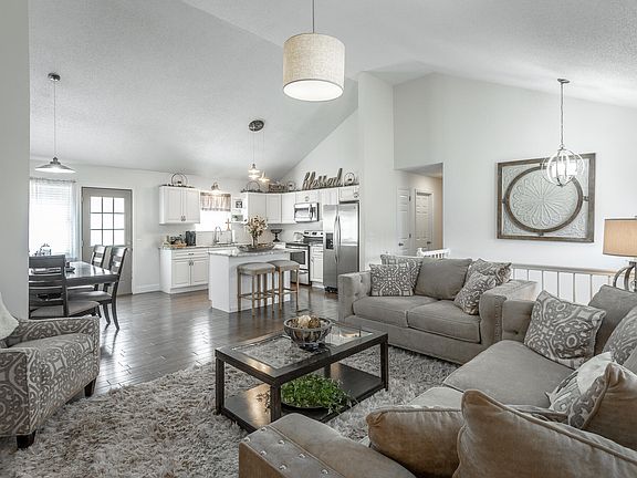3rd image of 138 Pine Dr